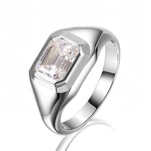 Anello da Uomo in Oro Massiccio 10K con Moissanite Taglio Smeraldo Colore <span class=keywords><strong>D</strong></span> VVS, Gioiello di Moda Perfetto per Innamorati - Product Image 1
