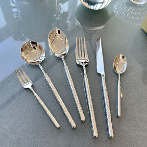 DF BC Fashion Nouveauté Spéciale – Couverts en Acier Inoxydable à Manche Martelé : Couteau de Table, Couteau à Steak, Fourchettes de Table, Fourchettes à Dessert – Personnalisables - Product Image 1