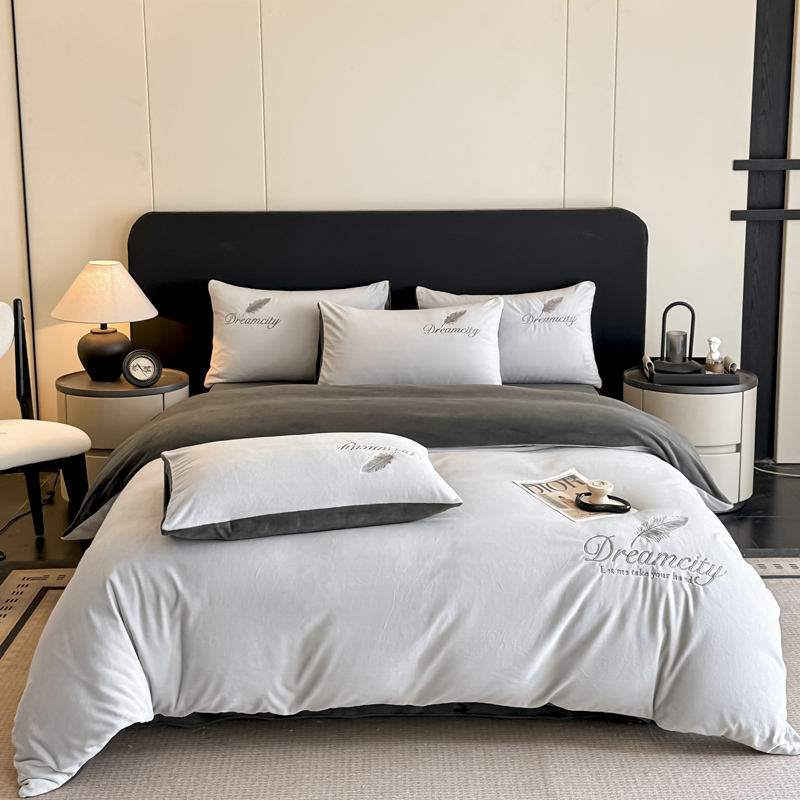 Light Feather - Elegant Grey