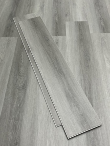 Suelo Vinílico SPC Personalizable de 5 mm, 6 mm, 7 mm y 8 mm, con Diseño de Madera Gris, Resistente a los Arañazos, Impermeable - Product Image 3