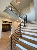 Balustre à barres horizontales en acier inoxydable sur mesure pour projets d'escaliers