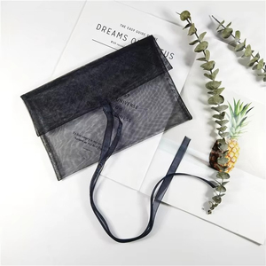 Bolsa de organza negra personalizada para ropa interior, bolsa tipo sobre de organza, bolsa de viaje transparente con logo blanco. - Product Image 3