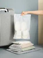 Sacs à fermeture éclair en plastique givré avec logo personnalisé pour l'emballage de vêtements, faible MOQ, sacs transparents imprimés en PE CPE avec fermeture éclair coulissante pour vêtements