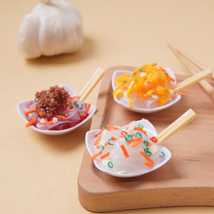 Porte-clés pendentif nouilles froides simulées, cadeau promotionnel pour snack-bar, modèle de jouet alimentaire simulé créatif - Product Image 1