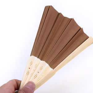 Éventail pliant artisanal en bambou blanc peint à la main, idéal pour les mariages, les fêtes et la décoration intérieure - Product Image 4