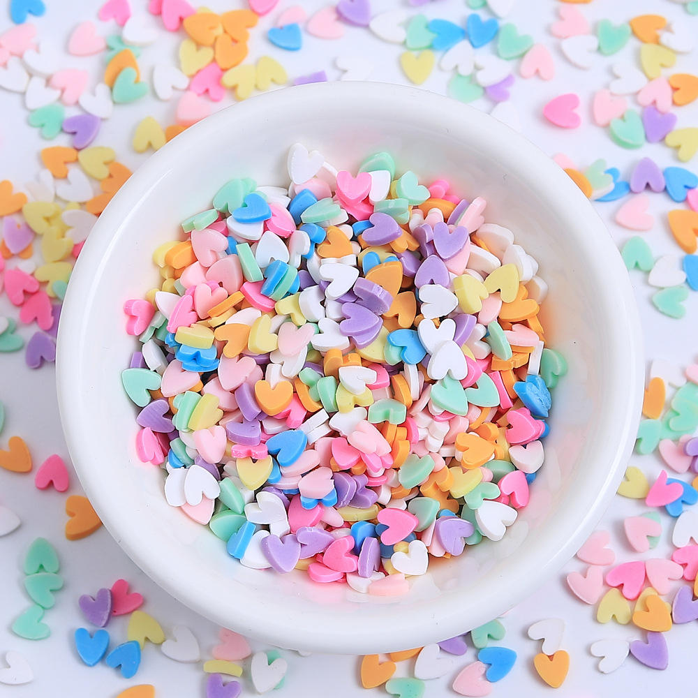 Pâte polymère souple, sachet de 10g - Couleur foncée, motif cœur.