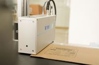 Codeur à jet d'encre grand format haute résolution 1200 DPI W108 pour ligne d'emballage de boîtes en carton, adapté à l'industrie agroalimentaire