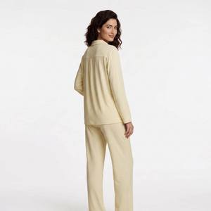 Ensemble pyjama en bambou sur mesure jaune pour femmes grandes tailles, 2 pièces, pyjama boutonné, vêtements de nuit doux et soyeux, ensemble de vêtements de détente - Product Image 3