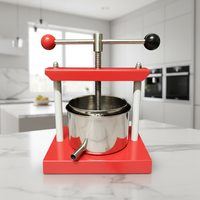 Commerciële 5L houten spiraalvormige tafelmodel sapcentrifuge, eenvoudig te monteren en te bedienen, voor restaurants, fruit, groenten en cider.