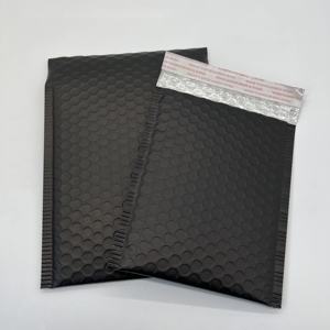 Logotipo personalizado 200*280 + 40mm plástico negro mate Poly Mailing bolsa de envío Poly Mailer acolchado embalaje sobre burbuja Mailer - Product Image 6