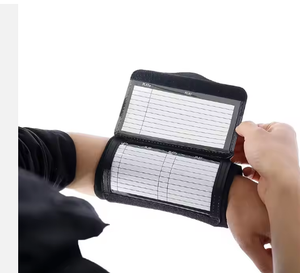 Protège-poignets de football Playbook Wristband pour quart-arrière avec trois compartiments de feuille de jeu - Product Image 4
