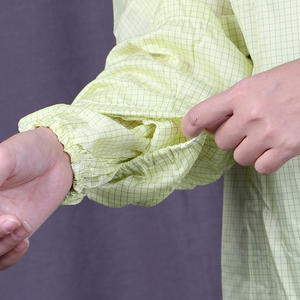 Gele mesh cleanroom overall met oorkap, speekselbeschermer, ID-gesp en zak voor precisieproductie - Product Image 5