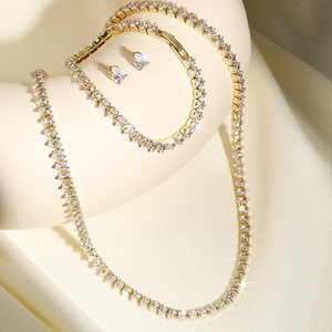 <span class=keywords><strong>Set</strong></span> di Gioielli da Sposa di Lusso con Zirconia Cubica, Collana Lunga con Nappine e Orecchini per Concorsi di Bellezza e Regalo per Spose - Product Image 1