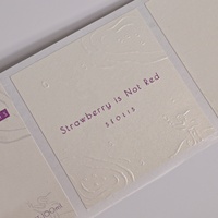 Autocollant en papier texturé spécial avec logo personnalisé en relief et estampage à chaud, effet nacré, imperméable, pour étiquettes de parfum haut de gamme en gros