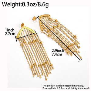 Boucles d'oreilles pendantes minimalistes en acier inoxydable plaqué or 18 carats avec longues pampilles fantaisie et tendance pour femme – Idéales pour un anniversaire - Product Image 6