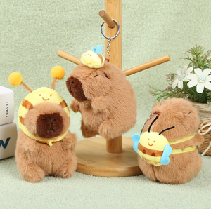 Nuevo XS Capybara llavero de felpa travestismo mochila comida hamburguesa patatas fritas pirata Chef Croissant sombrero de abeja juguetes de animales forro de malla - Product Image 3