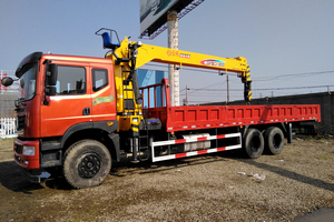 Grúa Montada en <span class=keywords><strong>Camión</strong></span> Dongfeng de Servicio Pesado 6X4, 15 m, MOOG, Motor Cummins de 240 HP, Potente Motor de Engranajes, Solución de Transporte Eficiente - Product Image 5