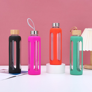 Botella de Agua de Vidrio Borosilicato Transparente Personalizada BORGE de 501-600 ml con Funda de Silicona para Bebidas, Deportes al Aire Libre - Product Image 2