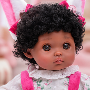 Muñeca Reborn Afroamericana de Vinilo de 18 Pulgadas con Orejas de Conejo, Vestido Rosa y Cabello Rizado Negro para Juego de Imitación - Product Image 4