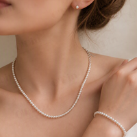 Ensemble de bijoux en perles d'eau douce naturelles : collier et bracelet en perles de type « pièce de monnaie » avec boucles d'oreilles clous en perles « pain », cadeau élégant pour elle