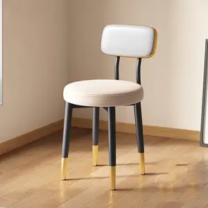 Ahşap bacaklar ile İskandinav PU deri Modern yemek sandalyeleri Modern endüstriyel döşemeli sandalyeler orta yüzyıl Metal yemek sandalyesi