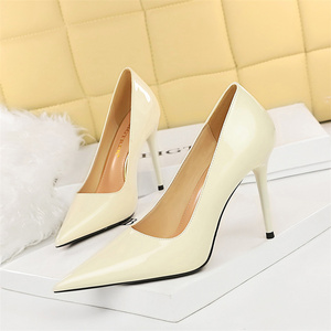 Escarpins d'automne en cuir verni à bout pointu, talons hauts et décolletés, élégants pour le bureau, sexy pour les soirées et mariages, pour femmes - Product Image 4