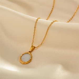 Collier de mode plaqué or avec pendentif coquillage ovale pour la Fête des Mères - Product Image 5