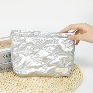 Sac de maquillage portable Sac de maquillage en PU brillant gaufré à la mode avec fermeture éclair Convient pour les voyages - Product Image 5