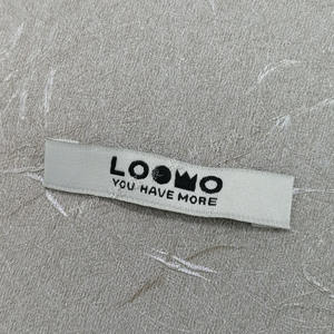 Etiquetas de cuello de ropa para niños de poliéster de alta densidad marca tejida de tela estampada cuadrada plana para pedido al por mayor de ropa principal - Product Image 3