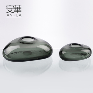 Vase en verre vert clair moderne, vase de table en verre ondulé fait à la main, art déco, design nordique, décoration de la maison, mariage - Product Image 1