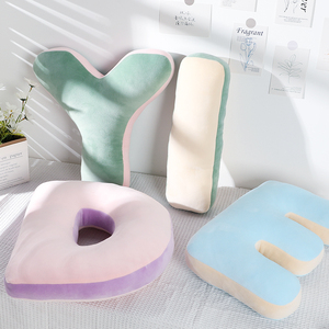 Cuscino Decorativo con Lettere in Morbido Peluche, Design Originale con Logo Personalizzato - Product Image 2