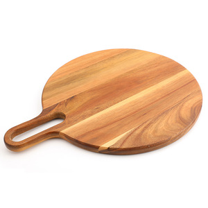 เขียงไม้กระถินทรงกลม หนา 1.5 ซม. พร้อมหูจับ สำหรับพิซซ่า ผลไม้ และเตรียมอาหาร - Product Image 4