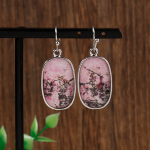 Orecchini Pendenti Vintage Rosa Testurizzati per Donne, Eleganti Gioielli di Moda - Product Image 2