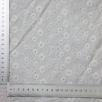 Tissu brodé en coton 100% de haute qualité, 138 g/m², tissé, blanc, motif floral à petites fleurs, œillets, broderie Schiffli, pour robe de femme