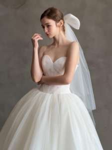 <span class=keywords><strong>Robe</strong></span> de mariée princesse volumineuse en tulle nuageux aérien avec corsage plissé croisé sculptural moderne - Product Image 5