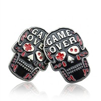 Badge en métal 3D de haute qualité en alliage de zinc moulé sous pression, style Pin Game Over, avec émail noir souple, moderne et antique, pour le style punk streetwear
