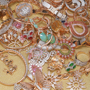 إكسسوارات مصنع بالجملة مثلجة من مجوهرات النحاس من الفولاذ المقاوم للصدأ مطلي بالذهب للرجال والنساء - Product Image 2