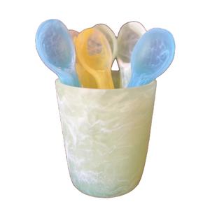 Tasse en résine de qualité alimentaire polie à la main Tasse à eau Tasse à boisson avec texture en marbre Motif Aqua Swirl <span class=keywords><strong>Good</strong></span> Touch <span class=keywords><strong>Feeling</strong></span> - Product Image 1