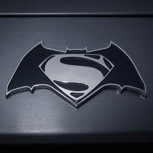 Hanwell - Placa Decorativa Metálica Cromada de Superman de DC Comics, Reutilizable, Adhesivo de Espuma 3M Resistente a la Pintura, para Vehículos - Product Image 3