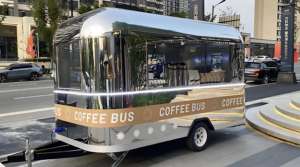 รถขายเฟรนช์ฟรายส์พริกชีสเบลีซ พร้อมเฟรนช์ฟรายส์หั่นด้วยมือเคลือบด้วยชีสเนื้อวัวฮาบาเนโรของมารี ชาร์ปส์ พร้อมหัวหอมแดงดอง - Product Image 3