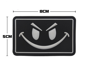 Bolsa de ropa con parche de cara sonriente lista para enviar al por mayor, parches de PVC bordados con gancho y bucle - Product Image 5