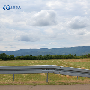 W-Profil-Leitplanke Verzinkter Q355B-Stahl Verkehrsbarriere mit Metall-Vertikalpfosten für Autobahnen - Product Image 4