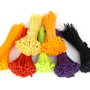 黒色UV耐性マイクロケーブルタイ ナイロン66（インビスタ）6インチ セルフロック式マイクロプラスチックケーブルタイ 黒色プラスチック包装 - Product Image 5