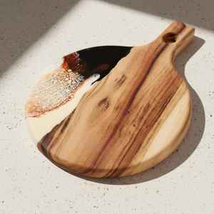 Tabla de Cortar de Madera de Resina Gruesa Diseñada con Madera de Acacia y Madera de Mango que Proporciona un Peso Equilibrado y Estable - Product Image 4