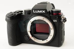 กล้องมิเรอร์เลส HFT Professional <span class=keywords><strong>Lumix</strong></span> <span class=keywords><strong>DC</strong></span>-<span class=keywords><strong>S5</strong></span> พร้อมเลนส์ 20-60 มม. ฟูลเฟรม ถ่ายวิดีโอ 4K UHD เซ็นเซอร์ CMOS รองรับการ์ด SD ขายส่ง - Product Image 3