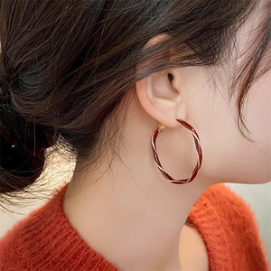 Orecchini a Cerchio Smaltati con Ghirlanda Natalizia per Donne, Gioielli alla Moda per le Festività - Product Image 2