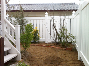 Panneaux de <span class=keywords><strong>clôture</strong></span> semi-privés en vinyle pour extérieur 6'x8' en gros, poteaux, piquets, capuchons, matériau de construction de jardin à faible entretien - Product Image 4