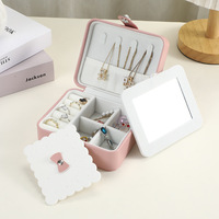 Boîte à bijoux portable en cuir PU avec miroir intégré, petite taille, pour ranger bagues et boucles d'oreilles, idéale pour les déplacements