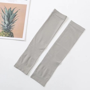 Manchons de protection solaire unisexes pour hommes et femmes, anti-UV, respirants, à séchage rapide, pour le cyclisme, couleur unie - Product Image 4