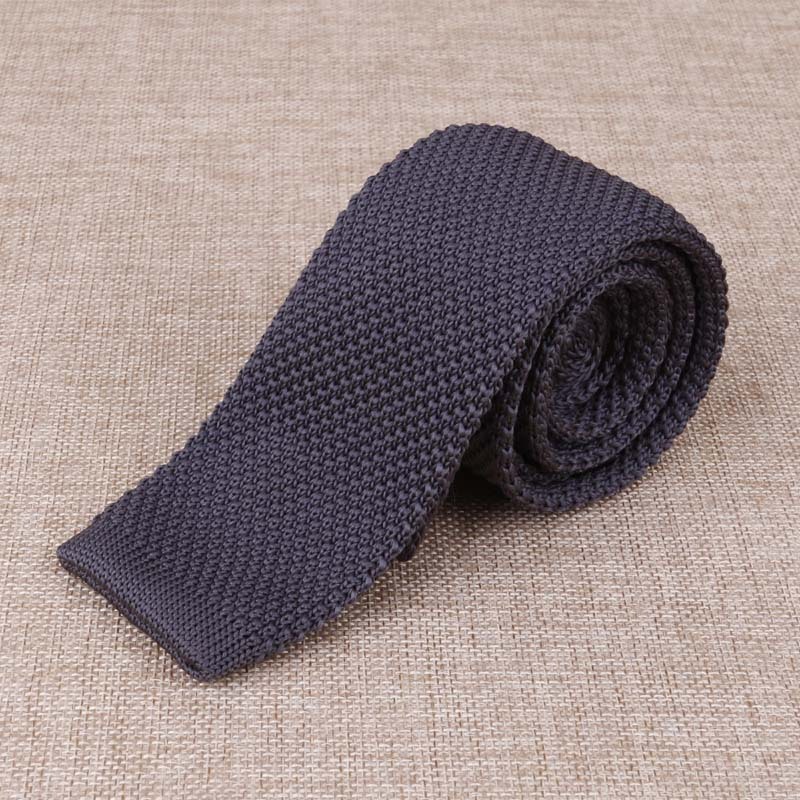 Gris oscuro